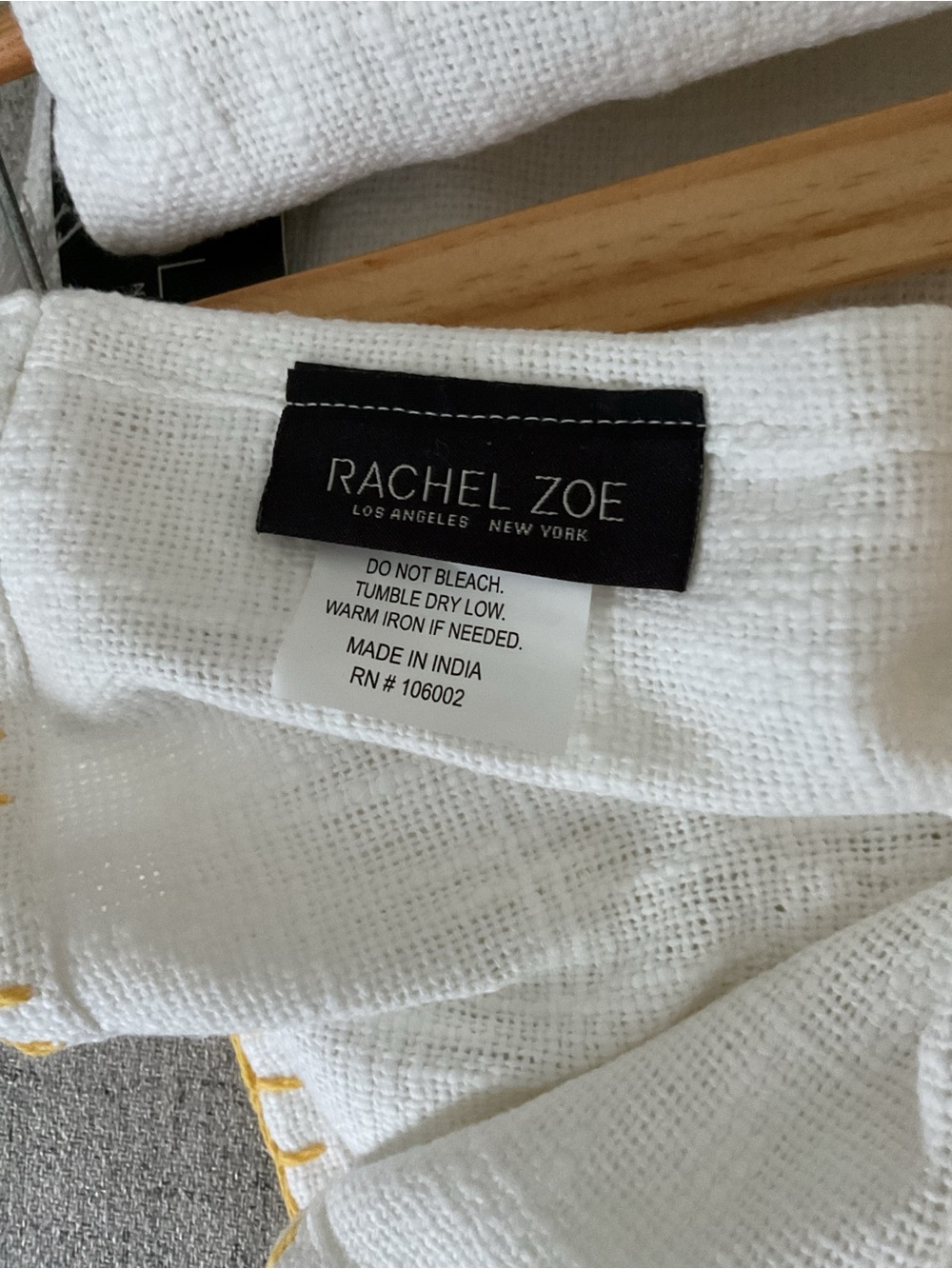 Rachel Zoe White Cotton Throw Blanket with Yellow-Centered Daisy Embroidery New - Picture 5 of 7